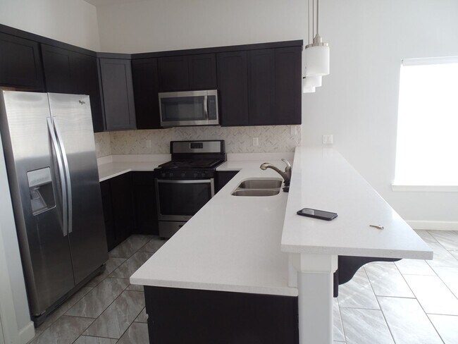 Building Photo - STYLISH EASTSIDE HOME