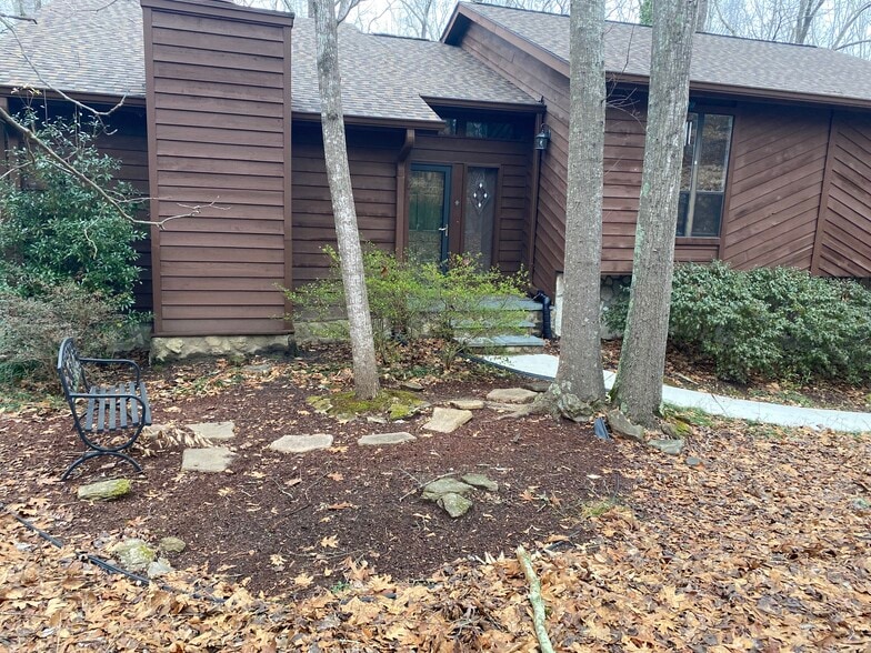 Building Photo - 5100 Forest Mist Dr SE