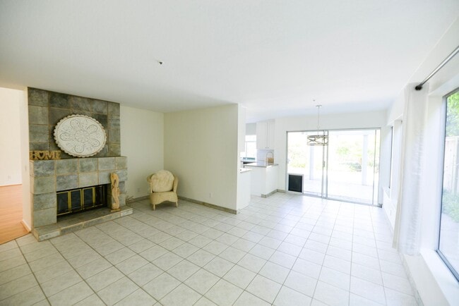 Building Photo - Charming 3 Bedroom, 2.5 Bath Home in Marbl...