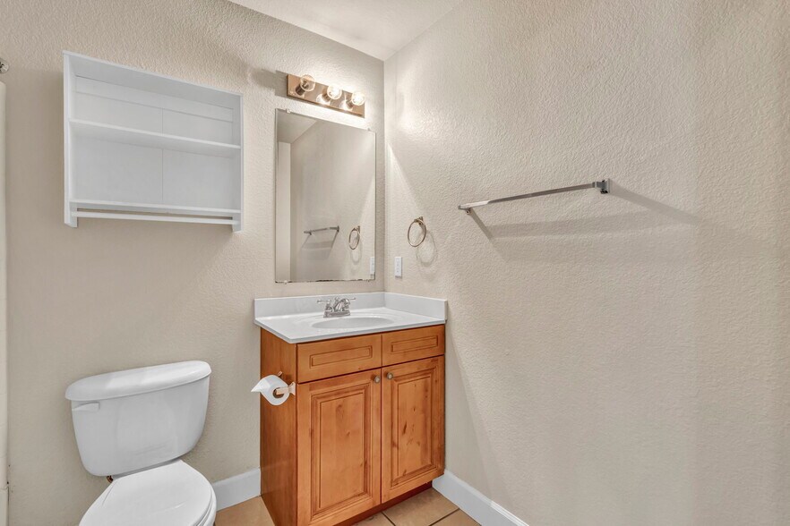 Building Photo - 710 Claremont Pky