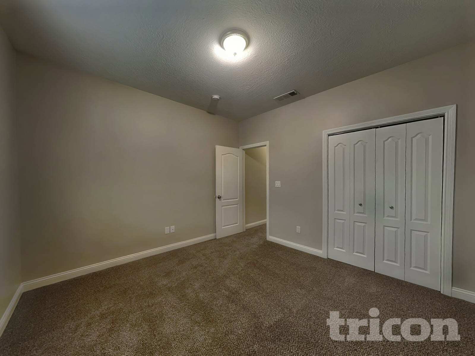 Building Photo - 4687 Bayview Dr