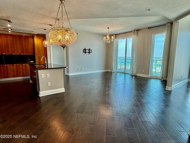 Building Photo - 1431 Riverplace Blvd