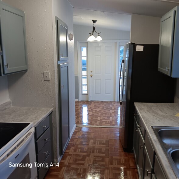 Building Photo - 2420 Elsie Cir