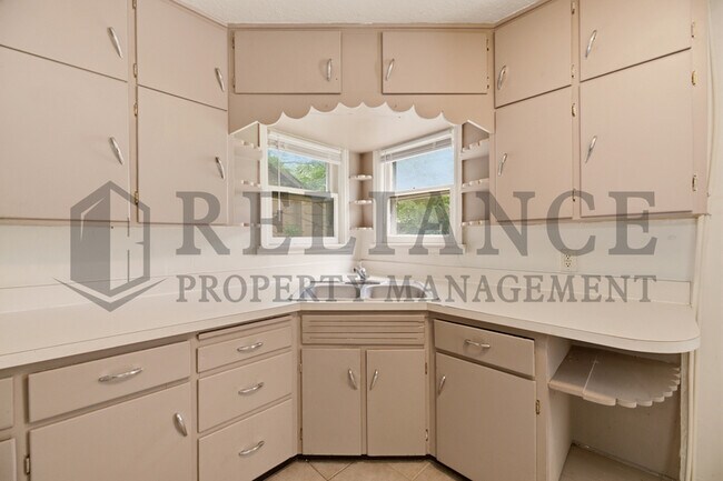 Building Photo - 2464 S Washington Ave