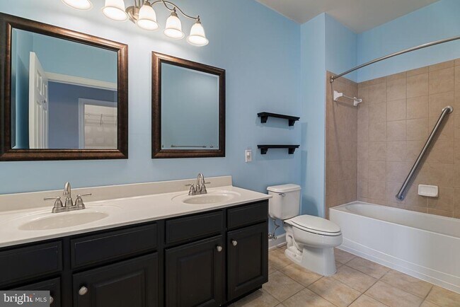 Building Photo - 35 E All Saints St