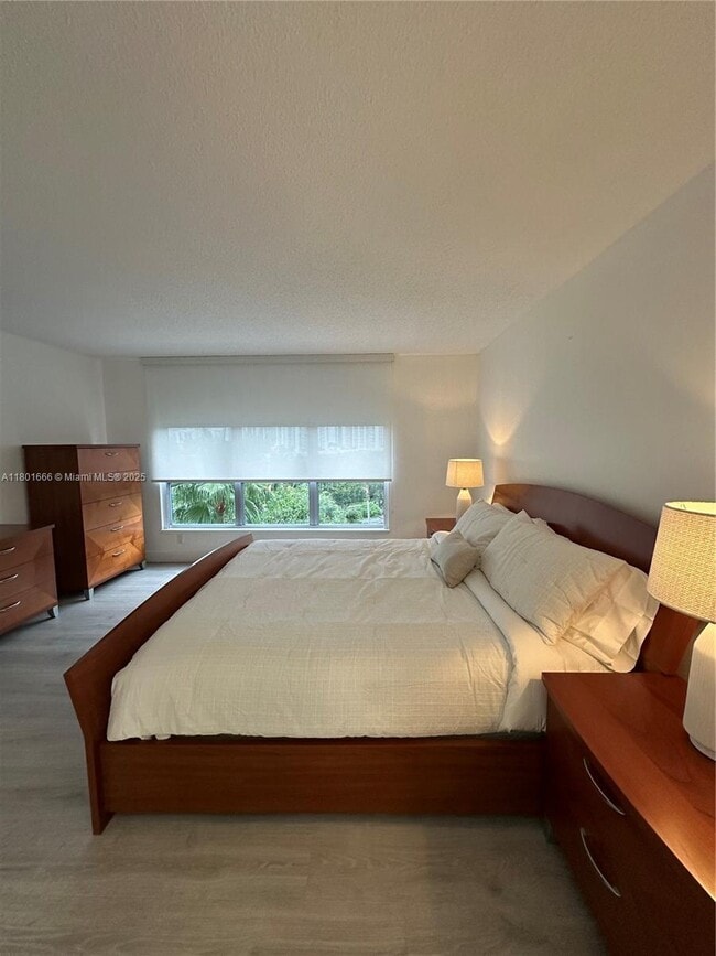 Building Photo - 3600 Mystic Pointe Dr