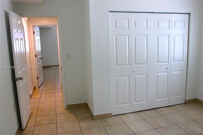 Building Photo - 2253 SW 10th St