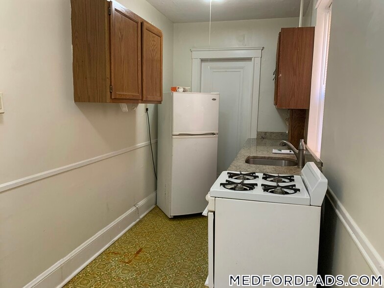 Building Photo - 63 Fellsway W