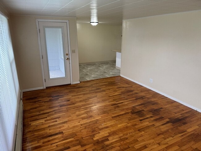 Building Photo - Updated 3 bedroom 1 bathroom house on a huge lot!