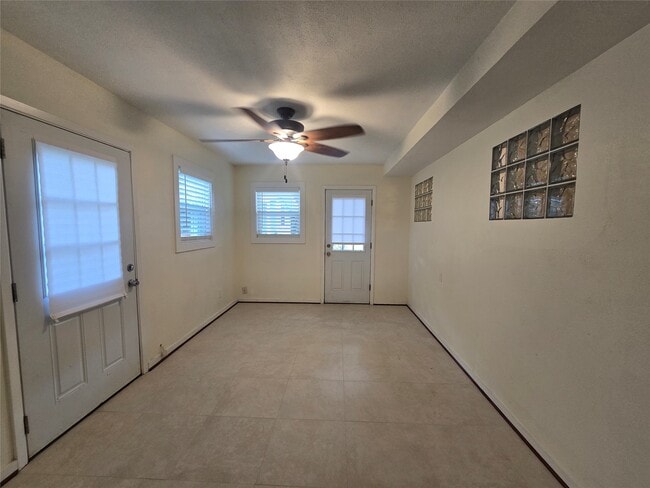 Building Photo - 308 Mackeral St