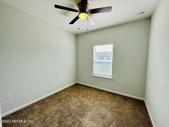 Building Photo - 84 Pinebury Ln