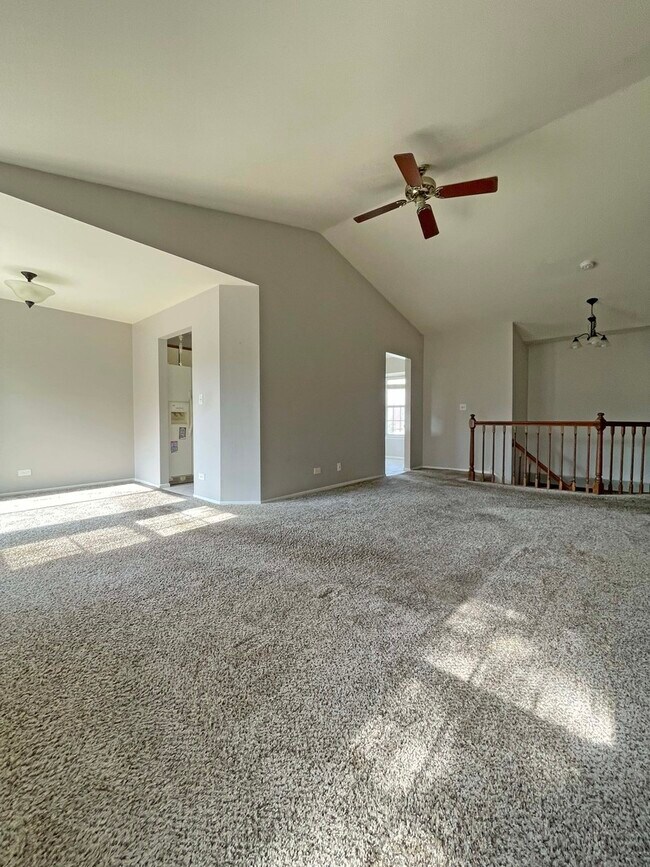 Building Photo - 238 Green Knoll Ln