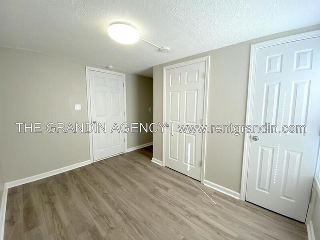 Building Photo - 8623 Plantation Rd