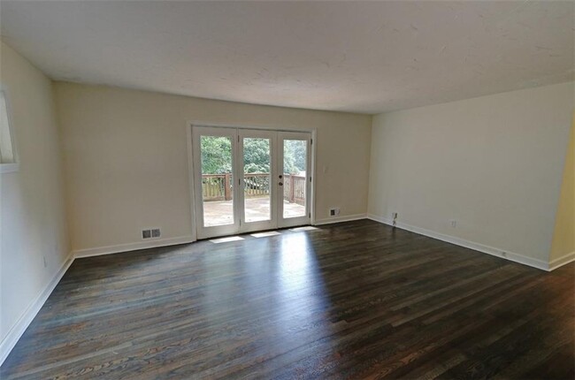 Building Photo - 4985 Crowe Dr SE