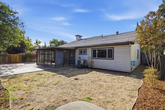 Building Photo - 7113 Mountainside Dr