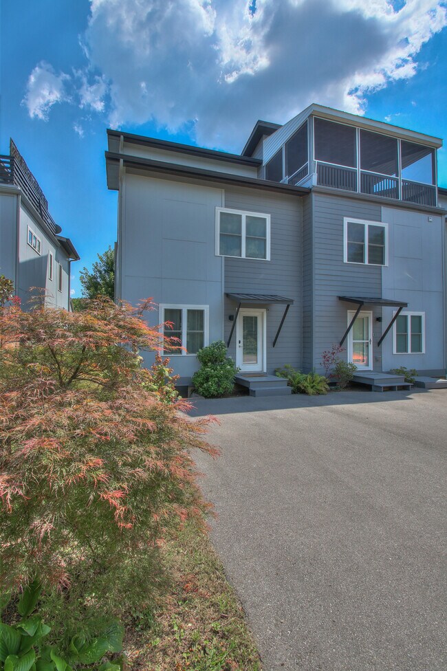 Building Photo - 1617 Straightway Ave