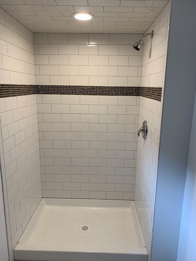 Basement Shower 4'x3' - 6122 Penn Ave S