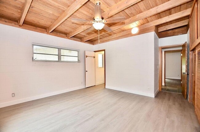 Building Photo - 505 Coconut Ave E