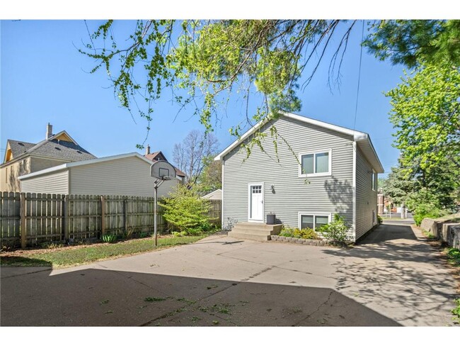 Building Photo - 1313 3rd St NE