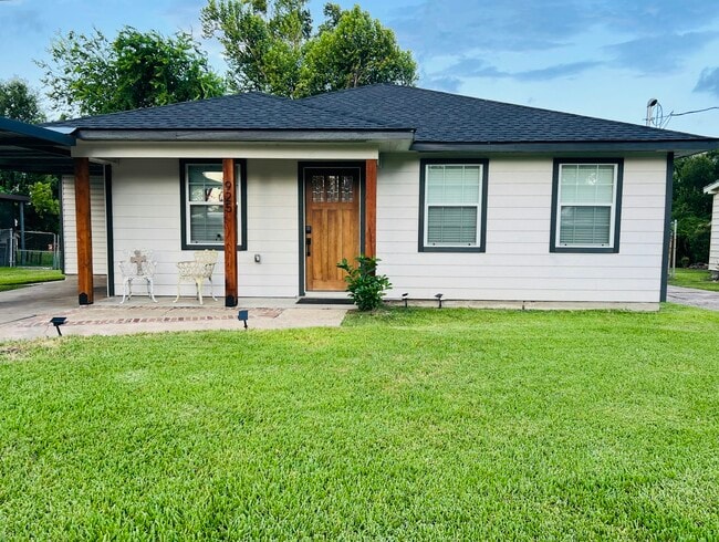 Building Photo - 925 Cimarron St
