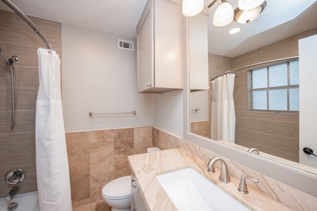 Building Photo - 9015 Gaylord Dr