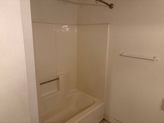 Building Photo - 5634 Robin Run