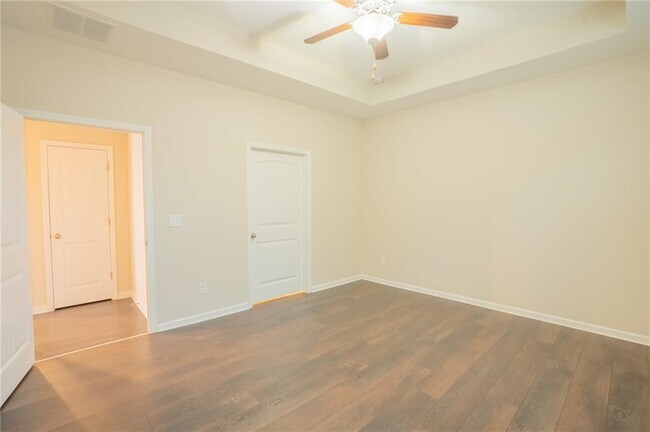 Building Photo - 2420 Boxwalking Ct