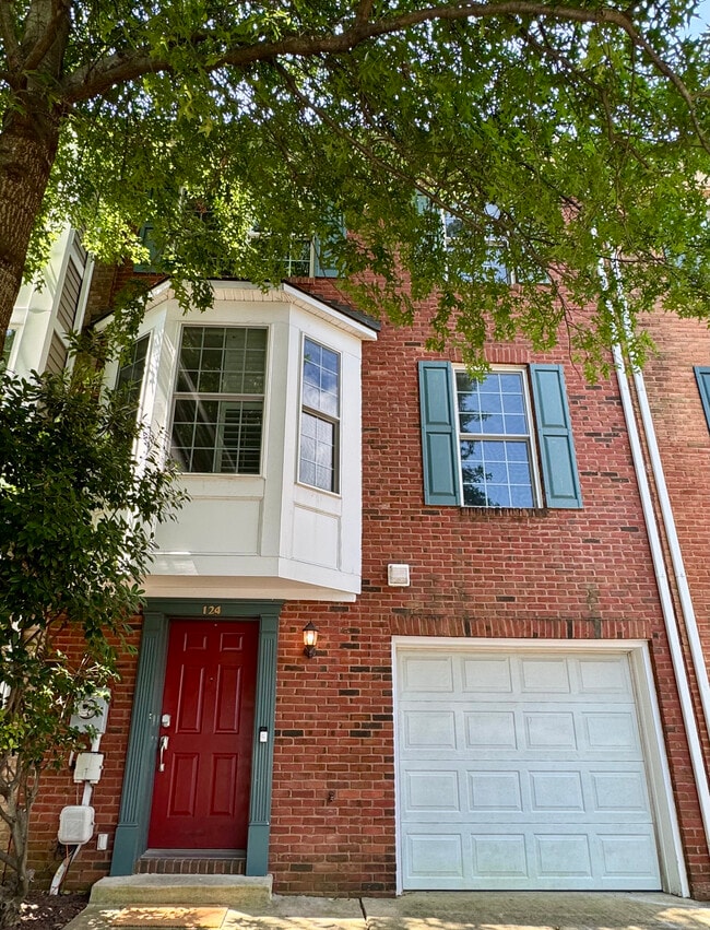 Building Photo - 124 Sanborn Pl