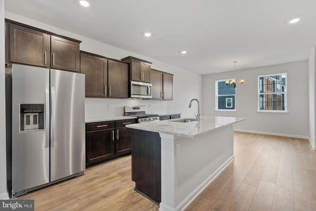 Building Photo - 5225 Manor Park Dr