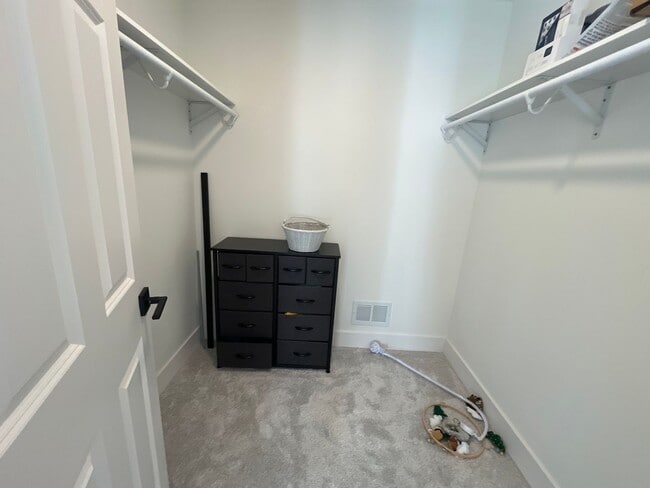 Building Photo - Welcome to this updated townhome in Northe...