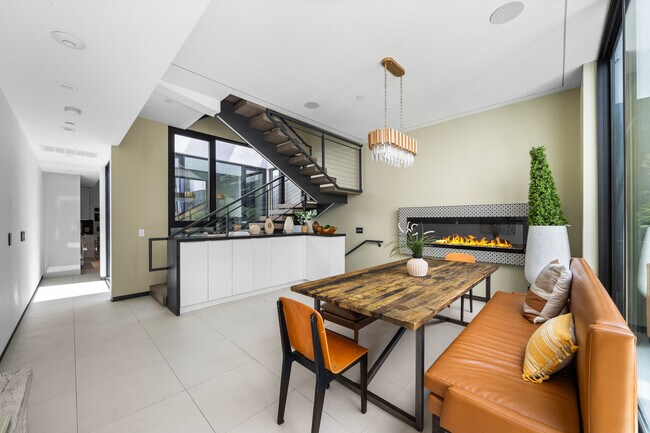 Building Photo - 838 California Ave