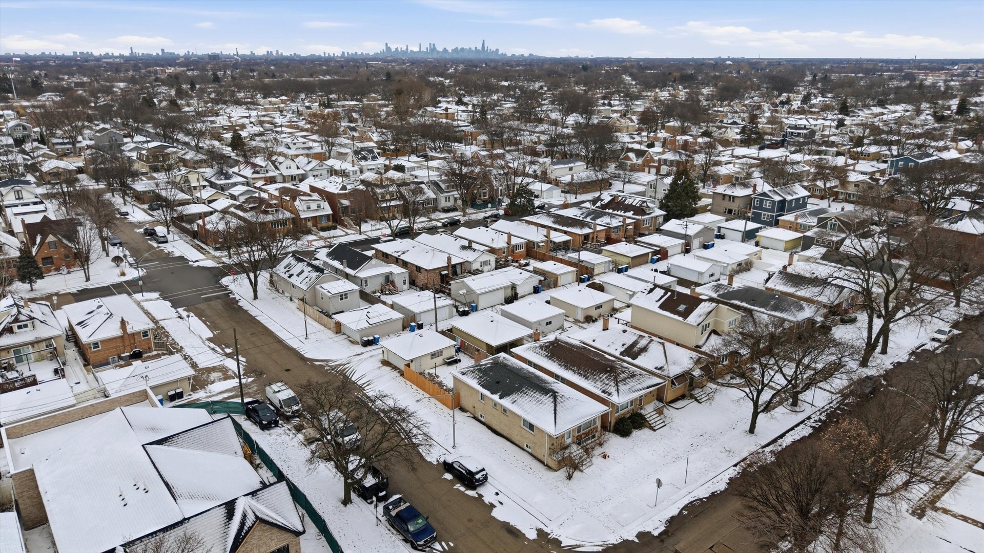 Building Photo - 5363 N Mont Clare Ave