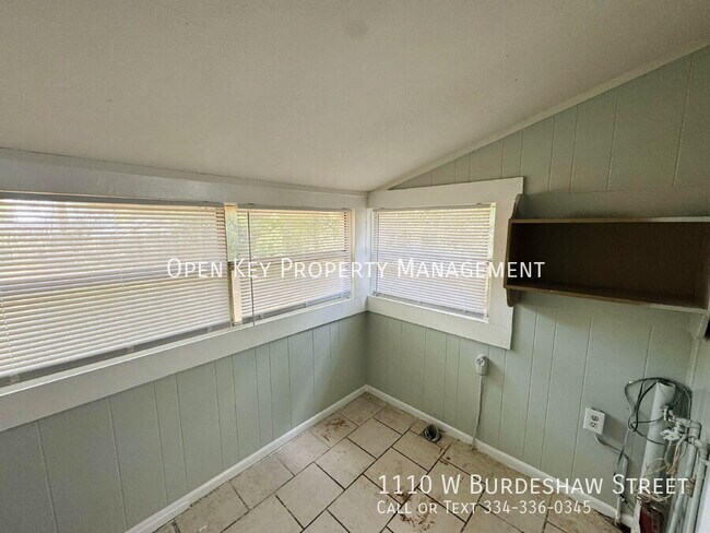 Building Photo - 1110 W Burdeshaw St