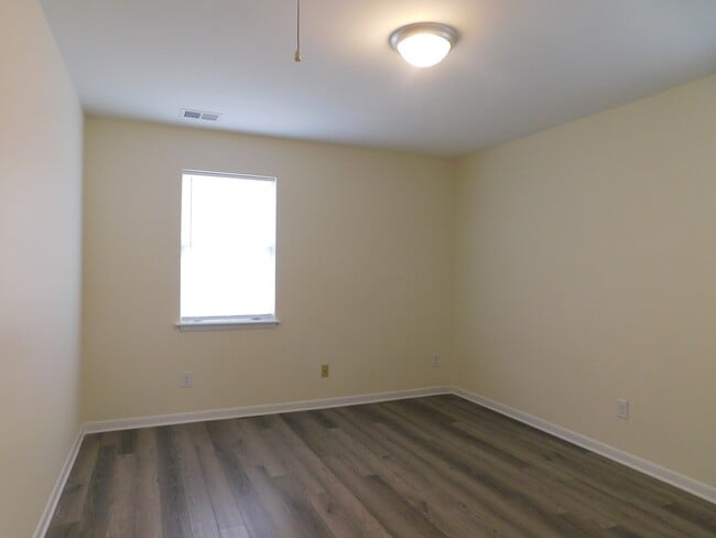 Building Photo - 416 E 19th St