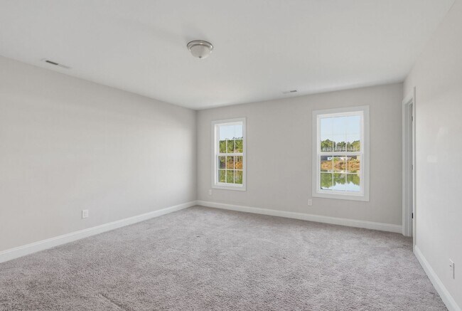 Building Photo - 5 bedroom waterfront property