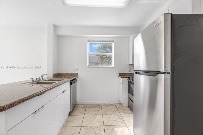 Building Photo - 520 SW 5th St