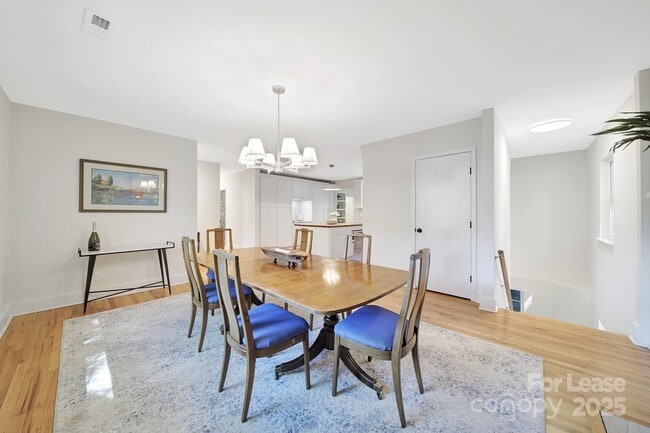 Building Photo - 3222 Clark St