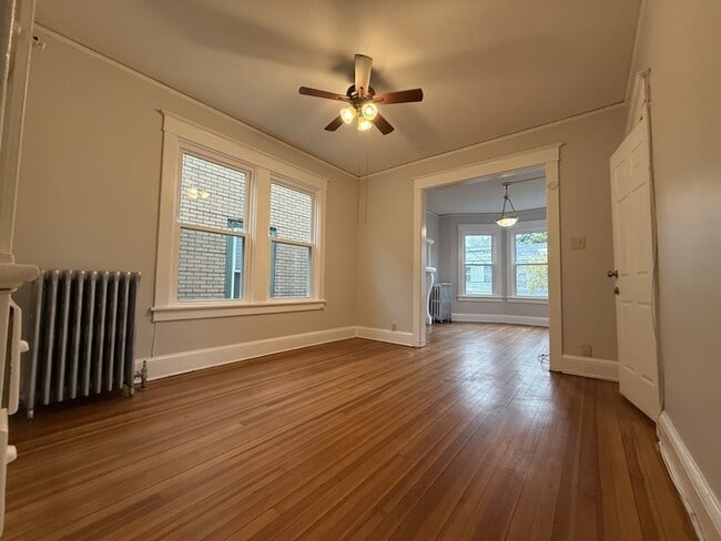 Building Photo - 221 S Swan St