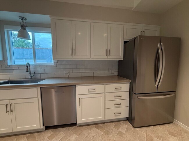 Building Photo - Beautiful Home in a Lovely Neighborhood! Available Spacious 2 Bedroom and Two Bathroom!