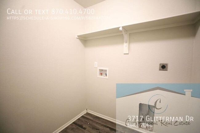 Building Photo - Move in special $900!  Beautiful 4 bed / 2...