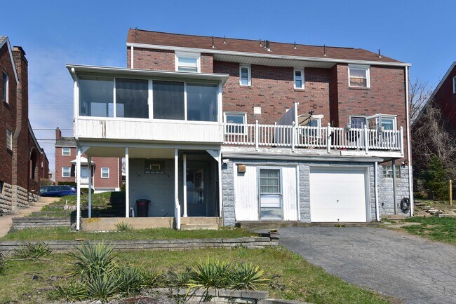 View of back of property - 121 Owendale Ave