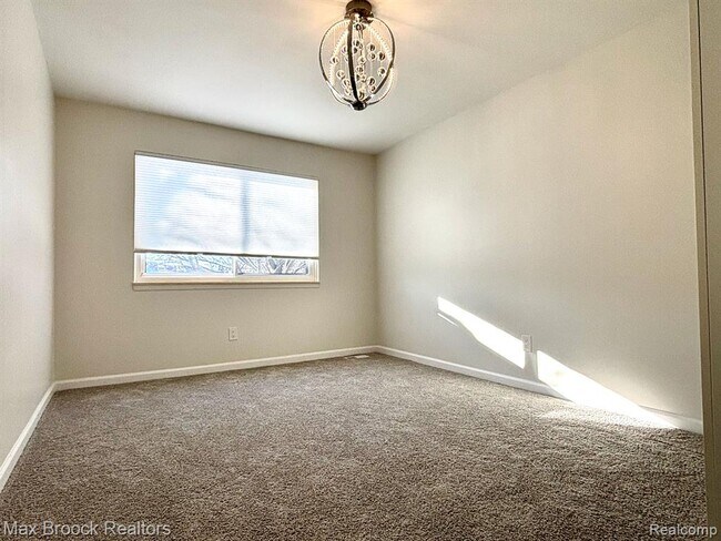 Building Photo - 5238 Brett Ct