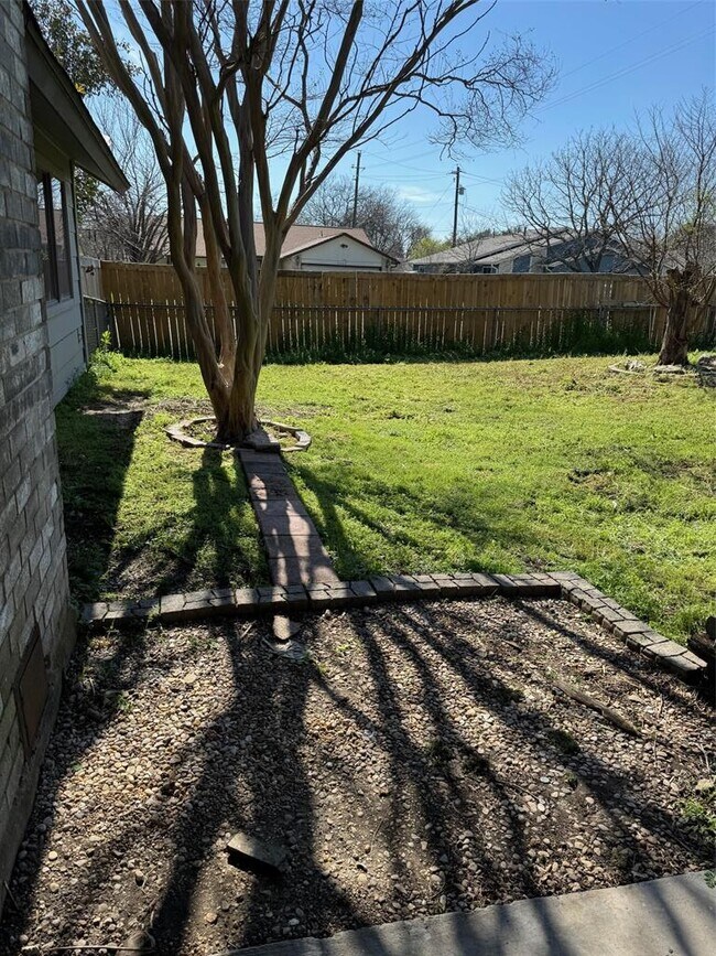 Building Photo - 12800 Irongate Ave