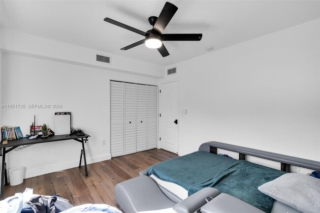 Building Photo - 5930 SW 47th St