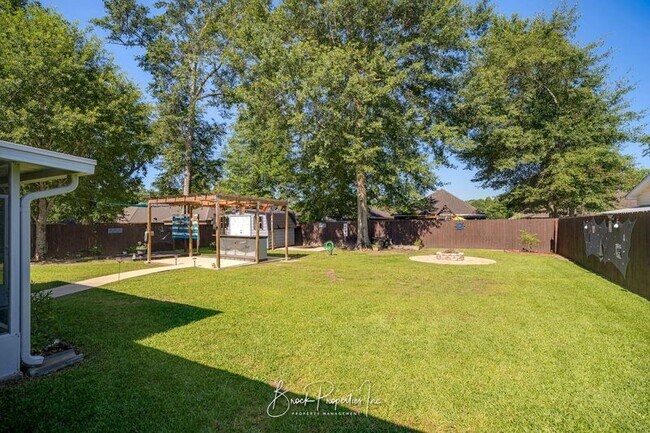 Building Photo - 2511 Southern Oaks Dr