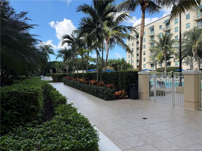 Building Photo - 610 Clematis St