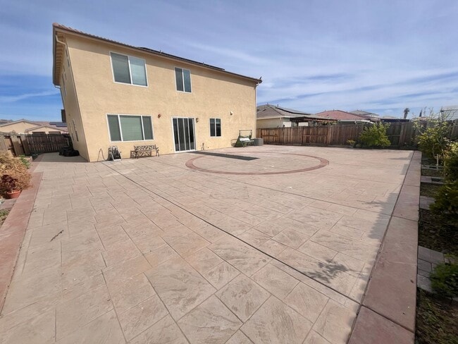 Building Photo - Reduced!! Stunning 5-bedroom, 3-bathroom home with Solar!