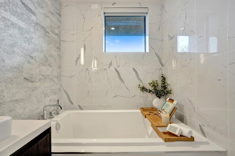 Building Photo - 3030 N Ocean Blvd