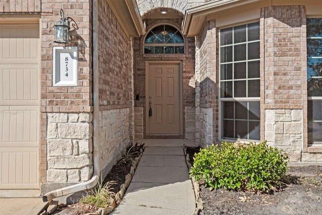 Building Photo - 8734 Auburn Mane Dr