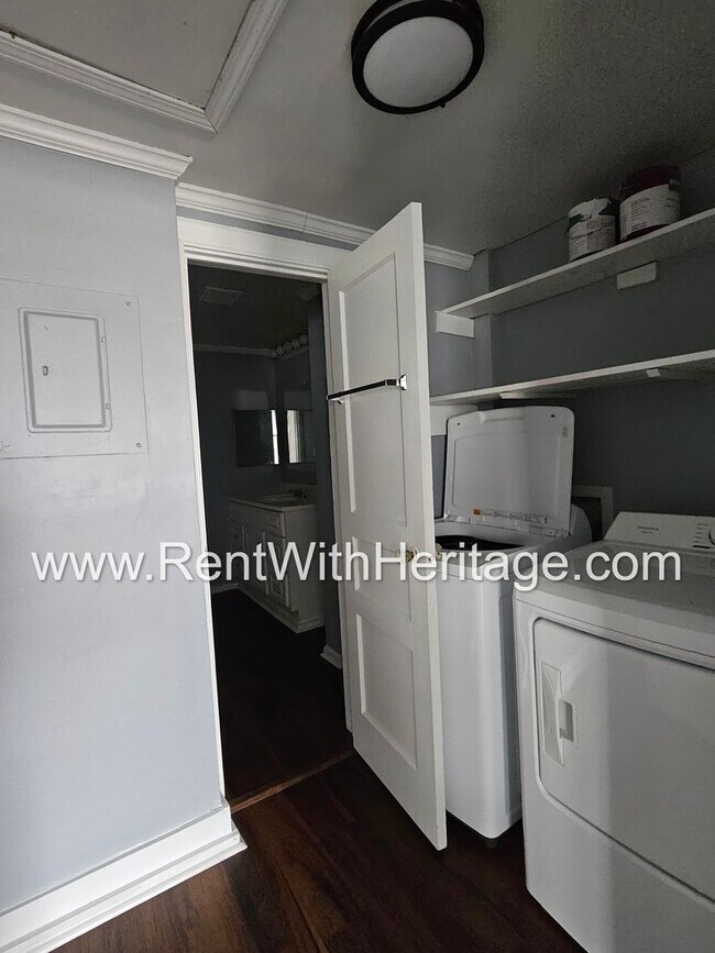Building Photo - GORGEOUS HISTORICAL APARTMENT HOME / TOTALLY UPGRADED INTERIOR / CLOSE TO EVERYTHING!